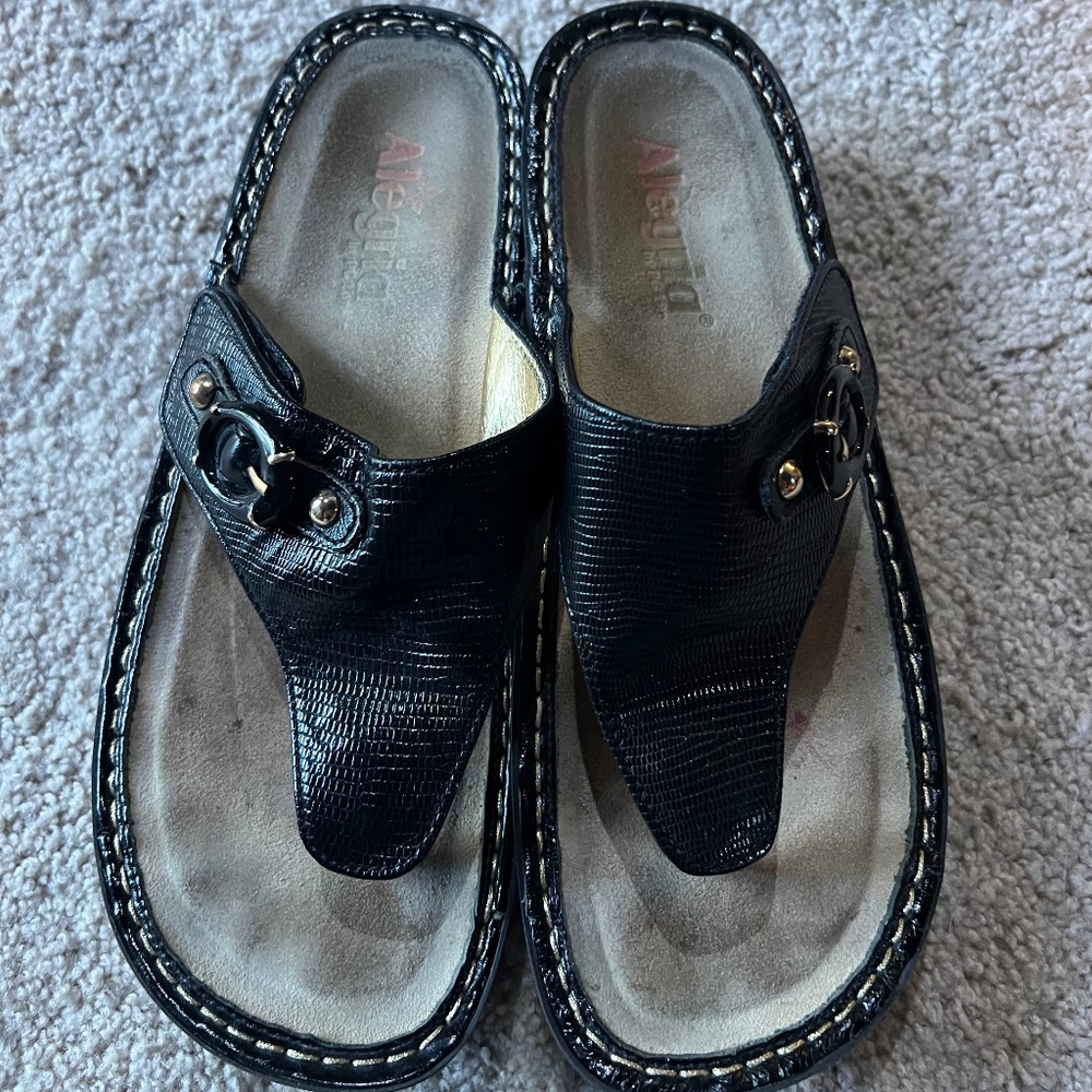 Alegria Vanessa black thong sandal size 40 (size 9.5/10)